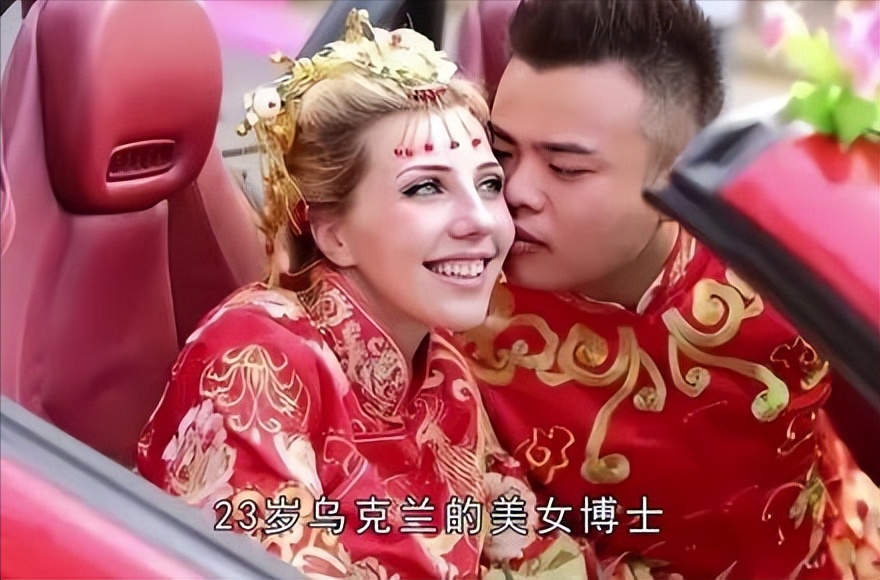 两人初次见面时阿廖娜才刚从乌克兰国立航空大学毕业,兼职模特的她