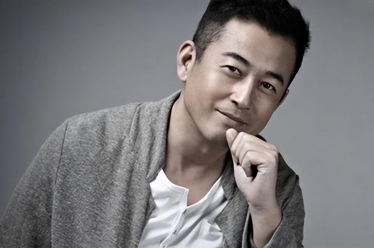 演员王志飞:抛弃糟糠妻,出轨张歆艺,闪婚张定涵,感情系儿戏!