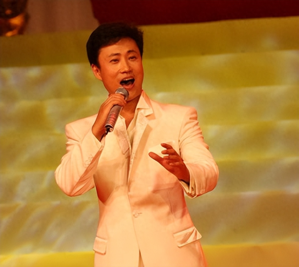 回顾耿为华娶小14岁女粉丝离婚抱着女儿痛哭如今女儿成他骄傲