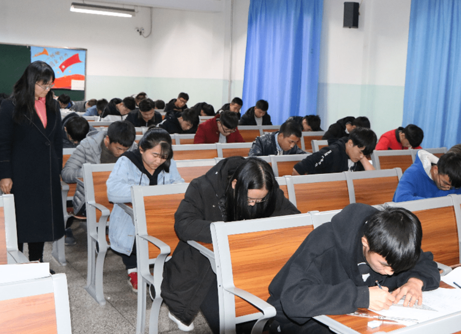 女大学生偷拍舍友艳照发给男友供其意淫,无视法律,已构成犯罪!