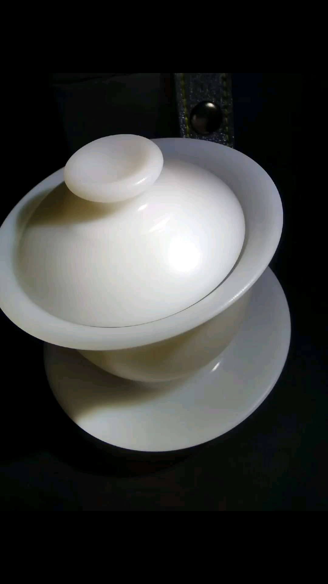 常听人说:德化冰种羊脂玉瓷素烧甲天下,未知真假.