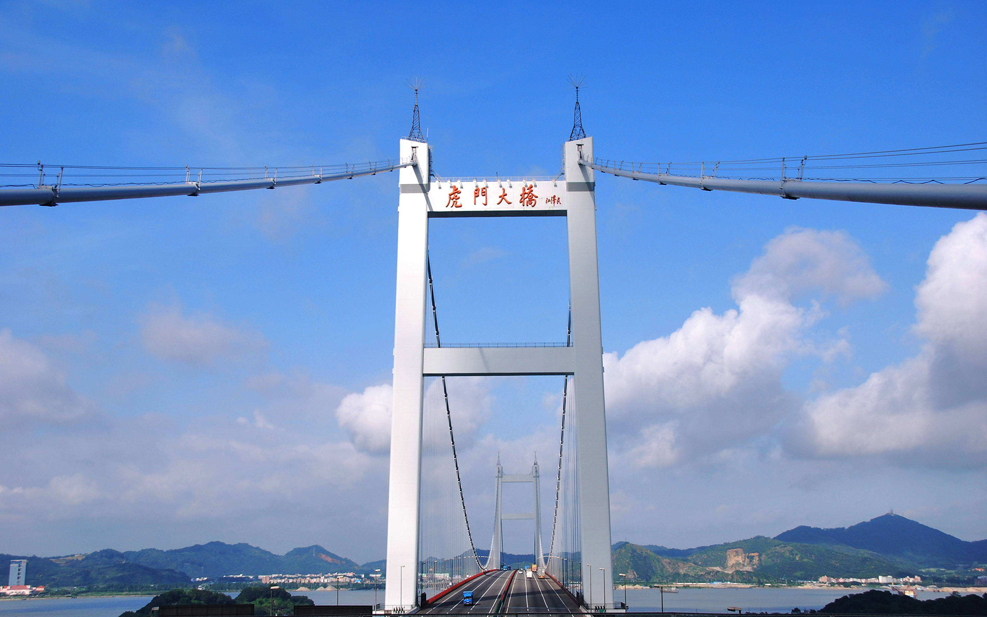 明明已经有了港珠澳大桥,为何还要砸500亿元,重复修建深中通道?