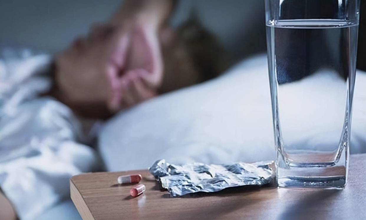 老年人常用的安眠药—右佐匹克隆,服用时要注意什么?
