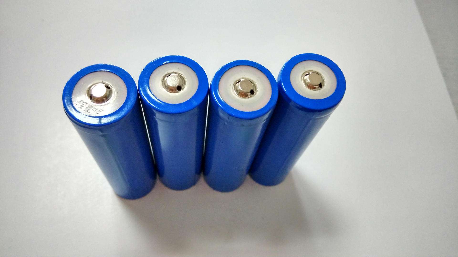 铅酸电池和锂电池哪个更好?