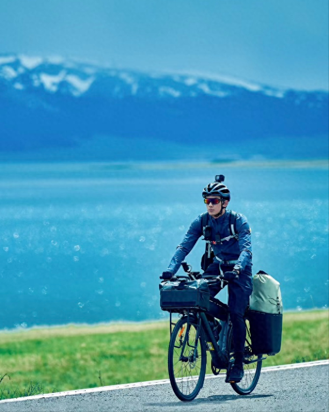 热烈勇敢的少年吴磊新疆骑行专业且实用的同款装备分享