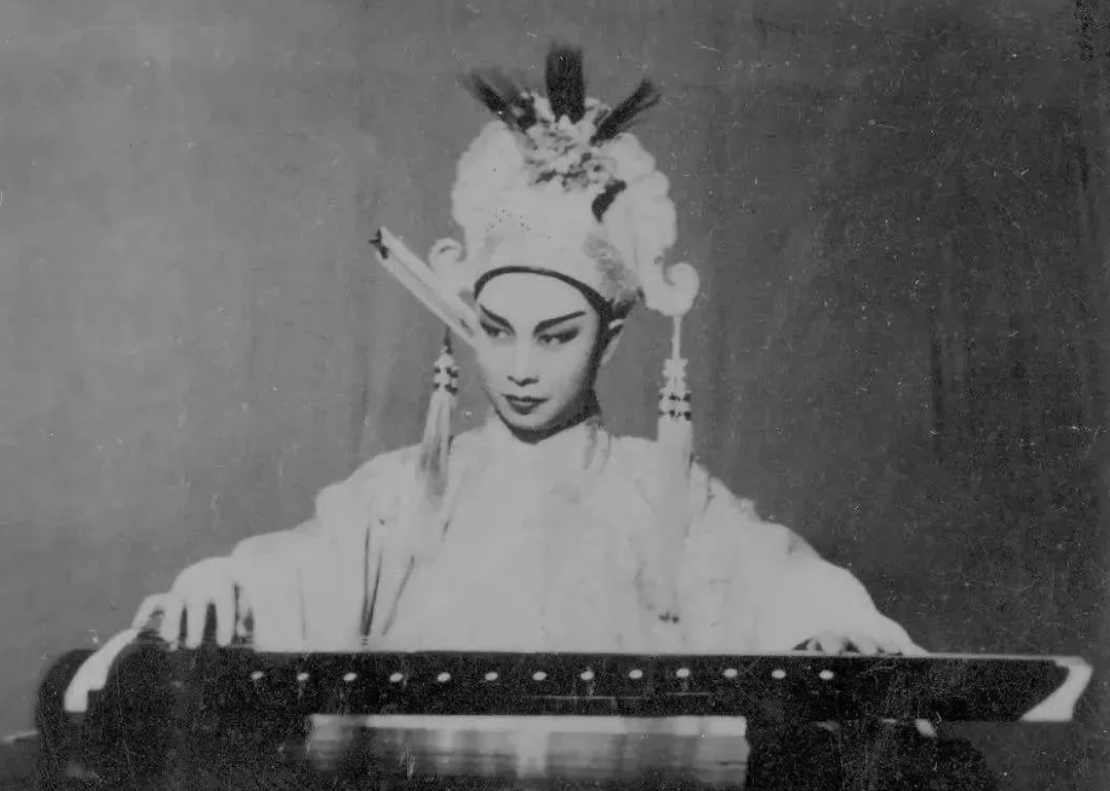 尹桂芳和越剧十姐妹与反动派的斗争