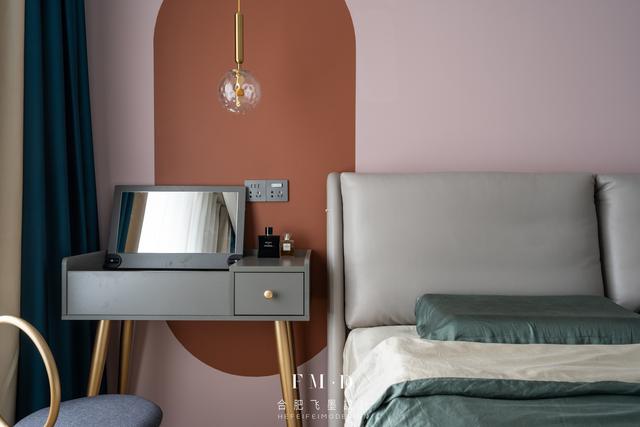 床头背景墙刷乳胶漆,经久耐看,这么多业主喜欢也不是没有道理的