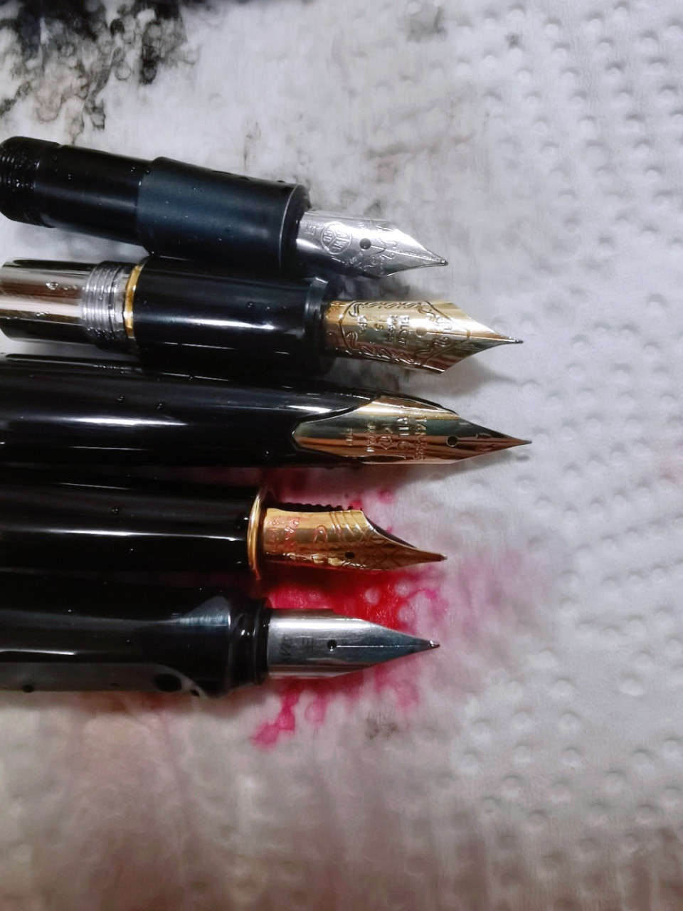 话说 鲶鱼墨水 钢笔墨水 鲶鱼永恒黑的墨水确实很得劲 百利金 4001