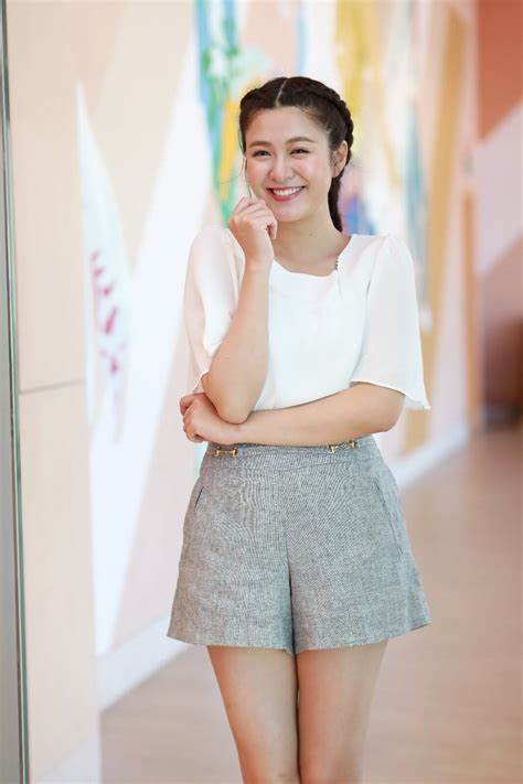 大煞风景!小花江嘉敏台庆造型终一雪前耻,可惜不慎走光胸垫露出