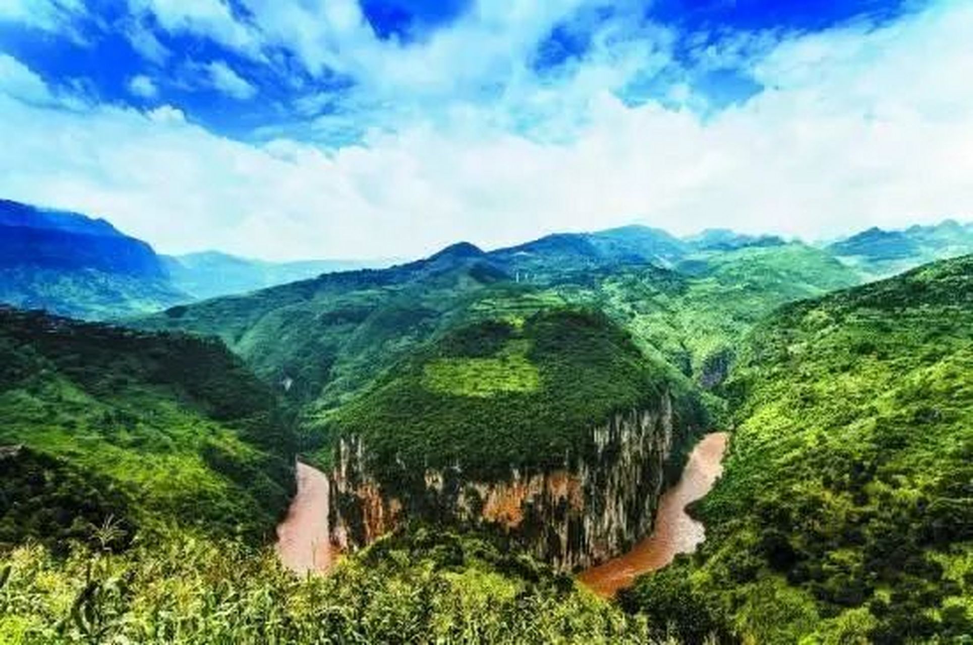 冬日好去处# 北盘江,这条全长449公里的河流,如同一道巨大的裂痕,将