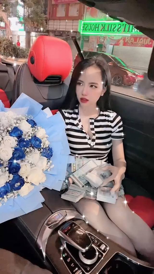 越南美女"炫富"晒老公送30万现金塞满车,称:没钱我也嫁