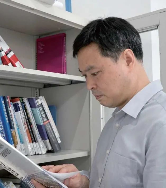 致敬亦城工匠|段海峰 破译"生命天书"的追梦人