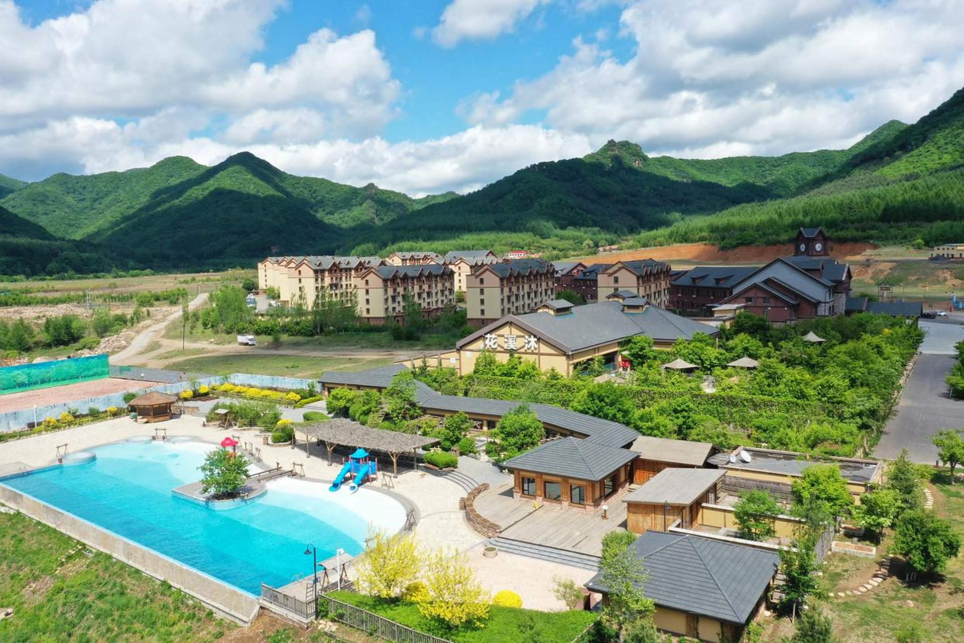 【来一场与本溪花溪沐枫雪温泉小镇的邂逅】#美好辽宁欢迎您# #网红