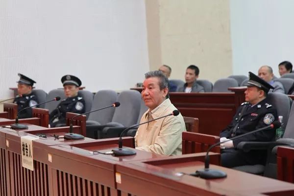 与妻女共同受贿近千万的厅官,奢侈品项链,手表等赃物将开拍