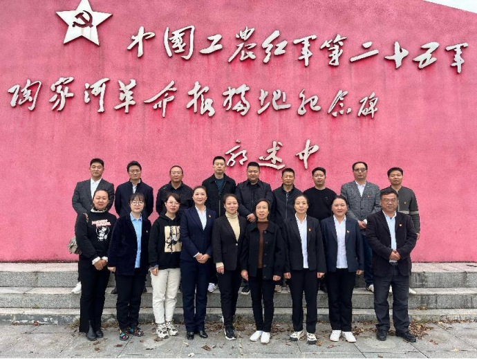 英山县委党校组织开展"走走党史"现场教学活动