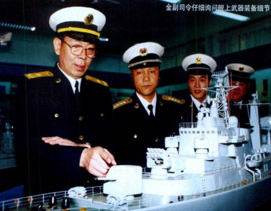 他是红二代出身,60岁任海军副司令,中将军衔,曾获科技进步奖