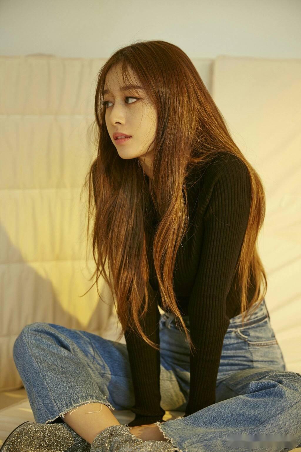 朴智妍的艺术手法非常出色,她能够灵活地切换不同类