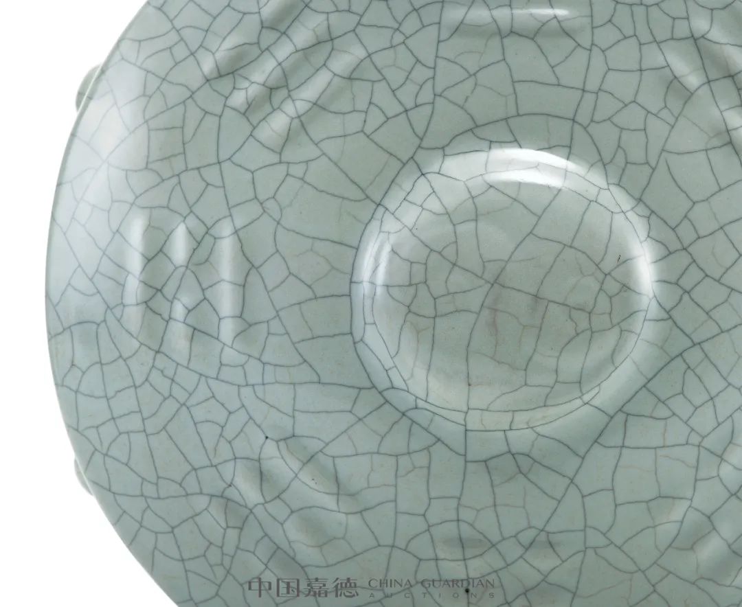 清雍正仿哥釉八卦纹双螭耳抱月瓶