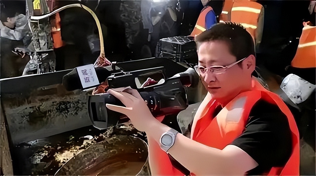 故事:揭露地沟油的记者李翔在婚礼前夕被杀害,背后原因令人诧异