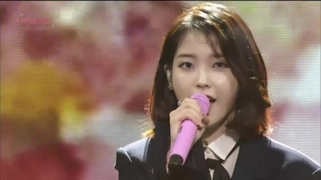 [图]韩国金嗓子IU 第七届Gaon Chart Music Awards现场版