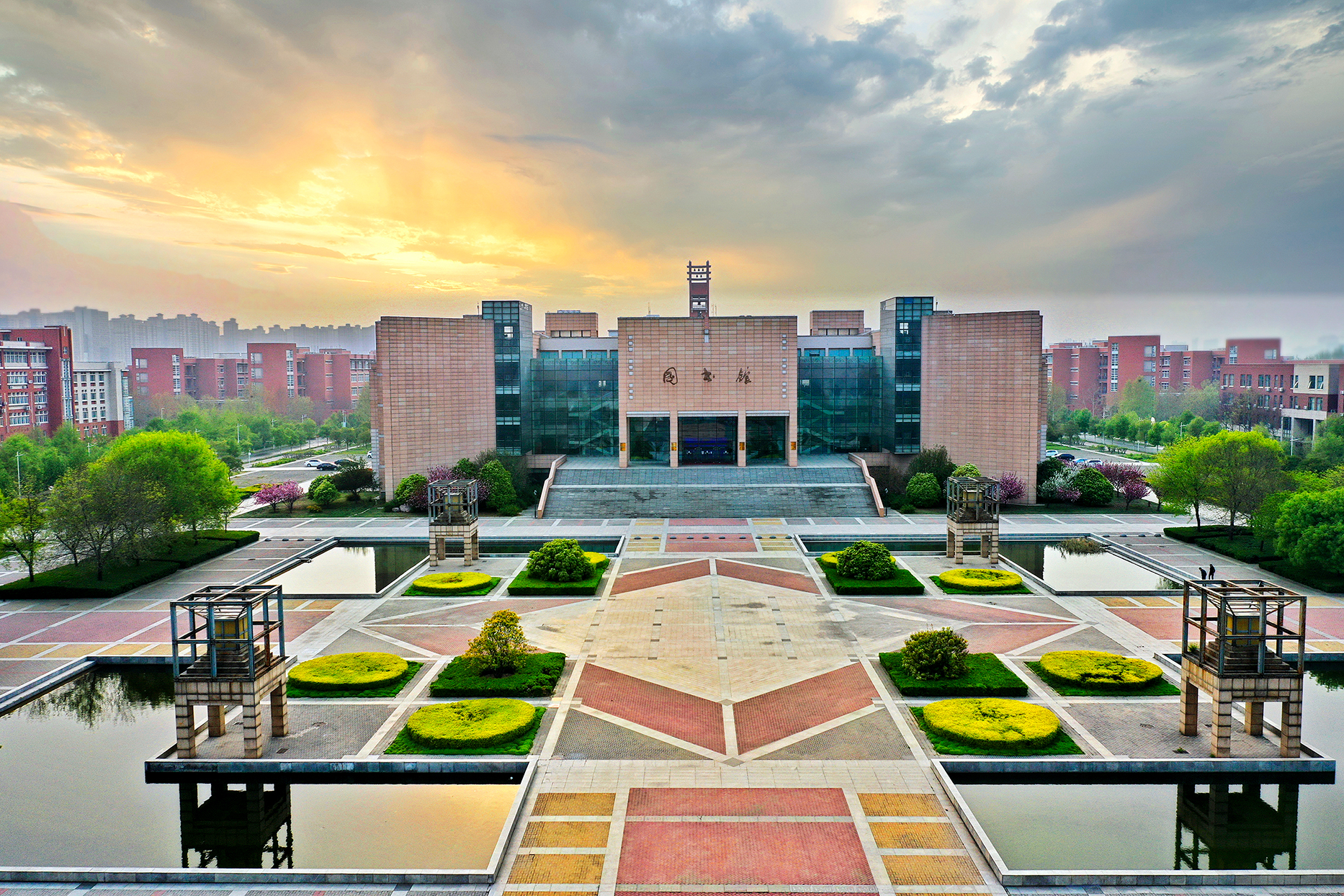 河北科技学院和保定理工学院,缺额均超千人,为何被考生抛弃