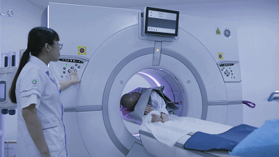 深圳大学总医院脊柱骨病科团队 4 次「粉身碎骨」的手术打开患者折叠的人生