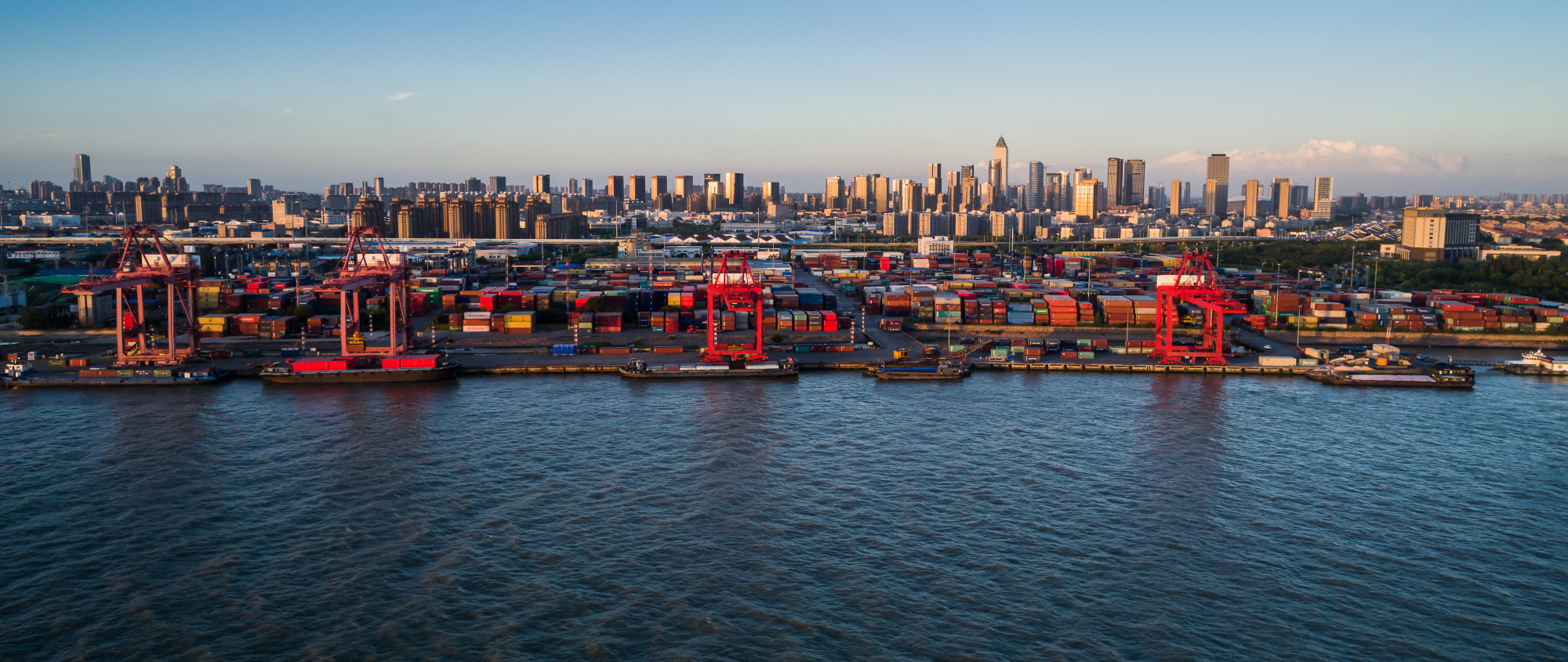 标普:确认招商局港口"bbb"长期发行人信用评级,展望"稳定"