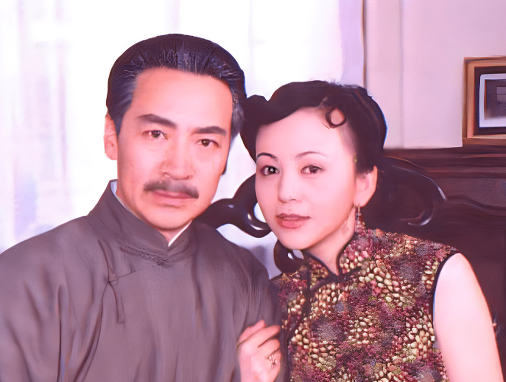 2003年,49岁的寇振海向24岁李婷表白,两人同居3年后,寇振海却对她说:"