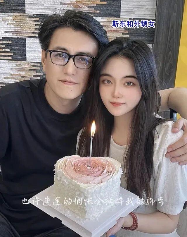 靳东家庭照曝光!外甥女长相精致不输明星,亲妹妹和他共用一张脸