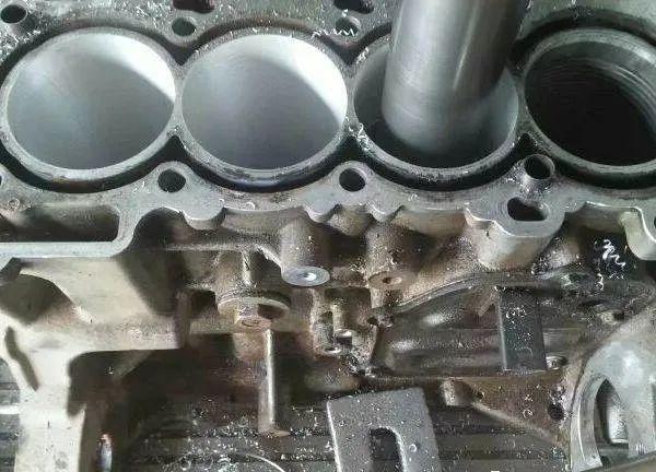 发动机大修镗缸危害