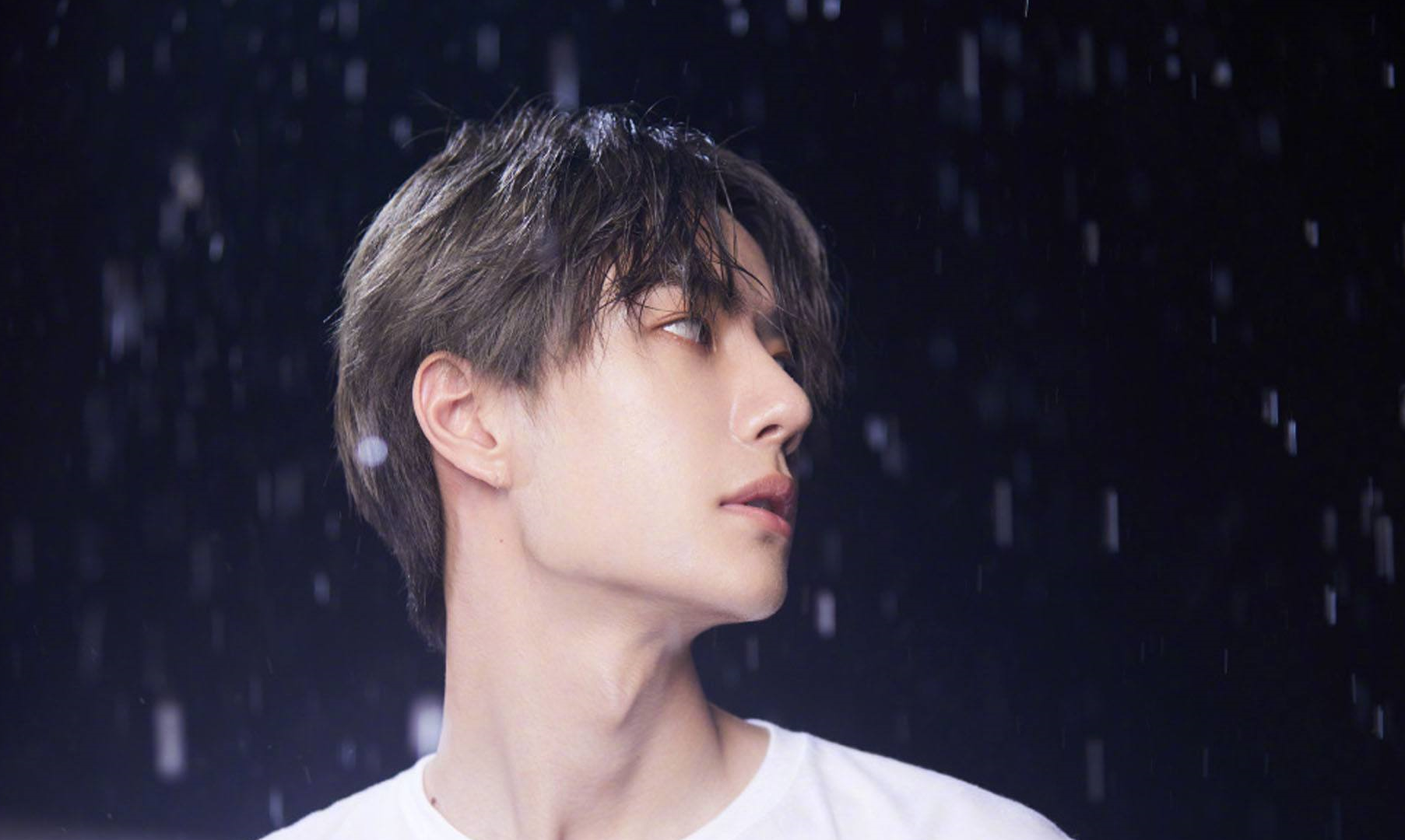 王一博整容了吗?侧颜符合四高三低的美学标准,分析下他的五官