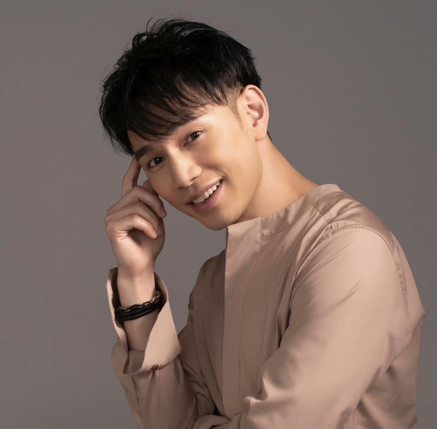 又走一个!tvb知名男星王梓轩宣布离巢,家庭背景优渥是富二代