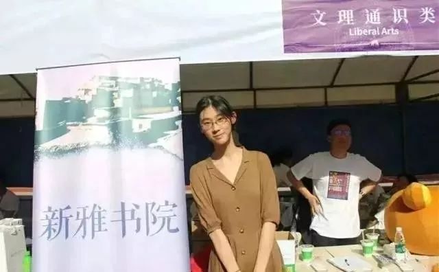 "中国最美女教授"火了!若有诗词藏于心,岁月从不败美人