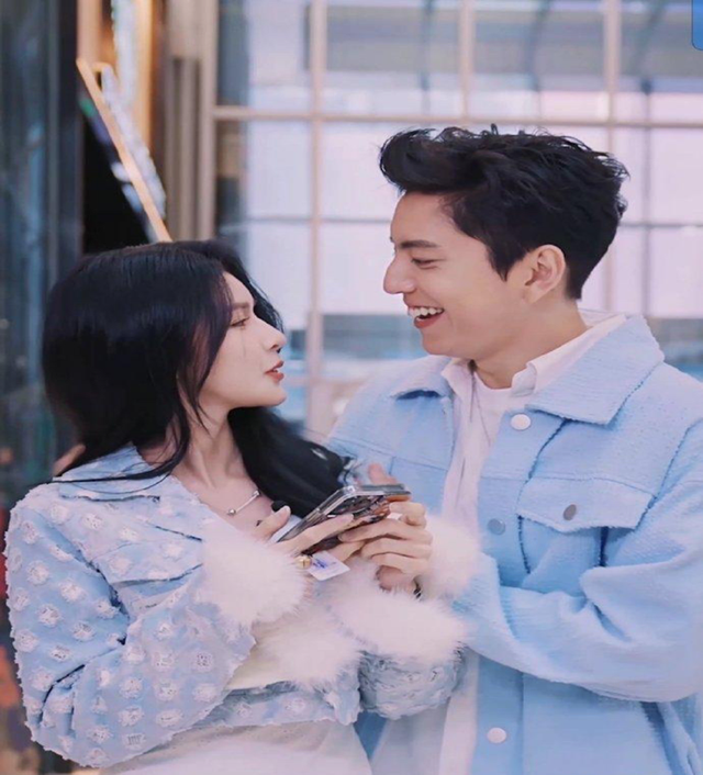 蔡卓宜带王大陆去国外见父母,男方合影略显拘谨,一家人颜值超高