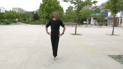 推荐66岁大叔退休后沉迷跳芭蕾，6年瘦了20斤！网友：厉害了