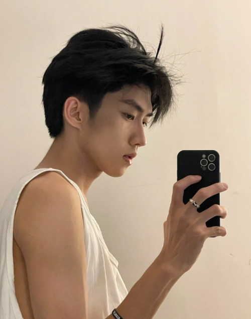 抖音粉丝突破500w,网红长颈先生方汉林靠什么圈粉?