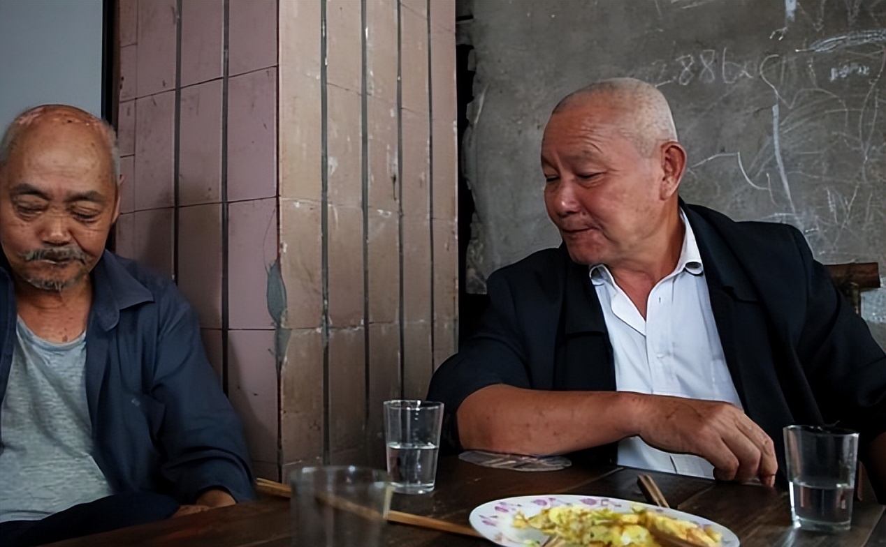 山东68岁老头,坚持40年饭后2两白酒,如今年迈,喝出4个教训