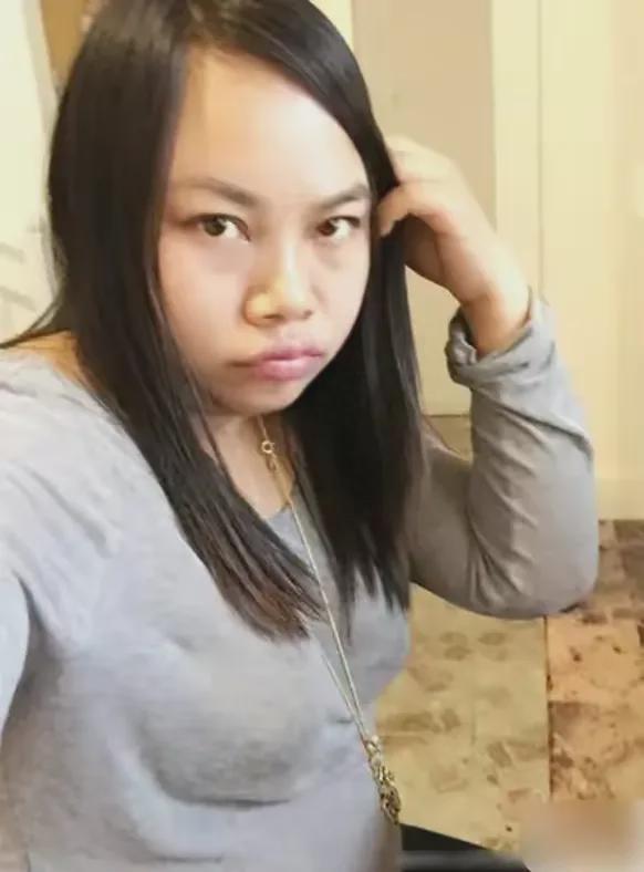 凤姐近况曝光!美国高校毕业已有男友,两人亲密逛街,打扮引热议