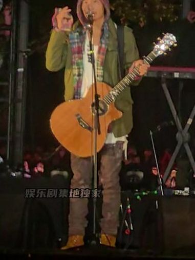 朴树:真想把新声音刻进脑子 朴树 朴树拉萨音乐会现场 拉萨天空之下