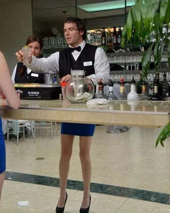 12张错位创意照片,眼见不一定为实,摄影师脑洞多大就多有意思