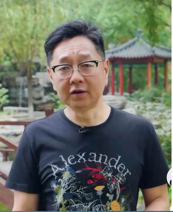 《今日说法》主持人张绍刚瘦脱相?脸颊下垂白发明显?他怎么了?