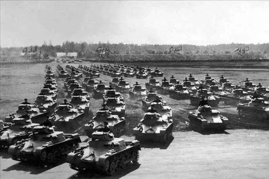 德军入侵苏联时,为何在莫斯科活活被冻死,却不敢抢百姓的棉衣?