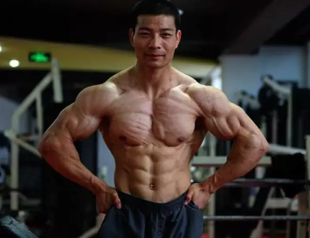 他是中国健身界的og,早期疯狂健身,成为国家之光