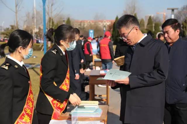 【七五普法成果展示】荣成海关"三个建立"五个围绕"推动"七五"普法