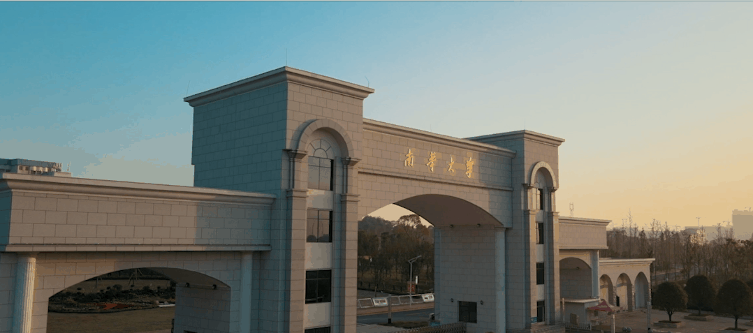 南华大学大一女生跳江轻生,她到底经历了什么?