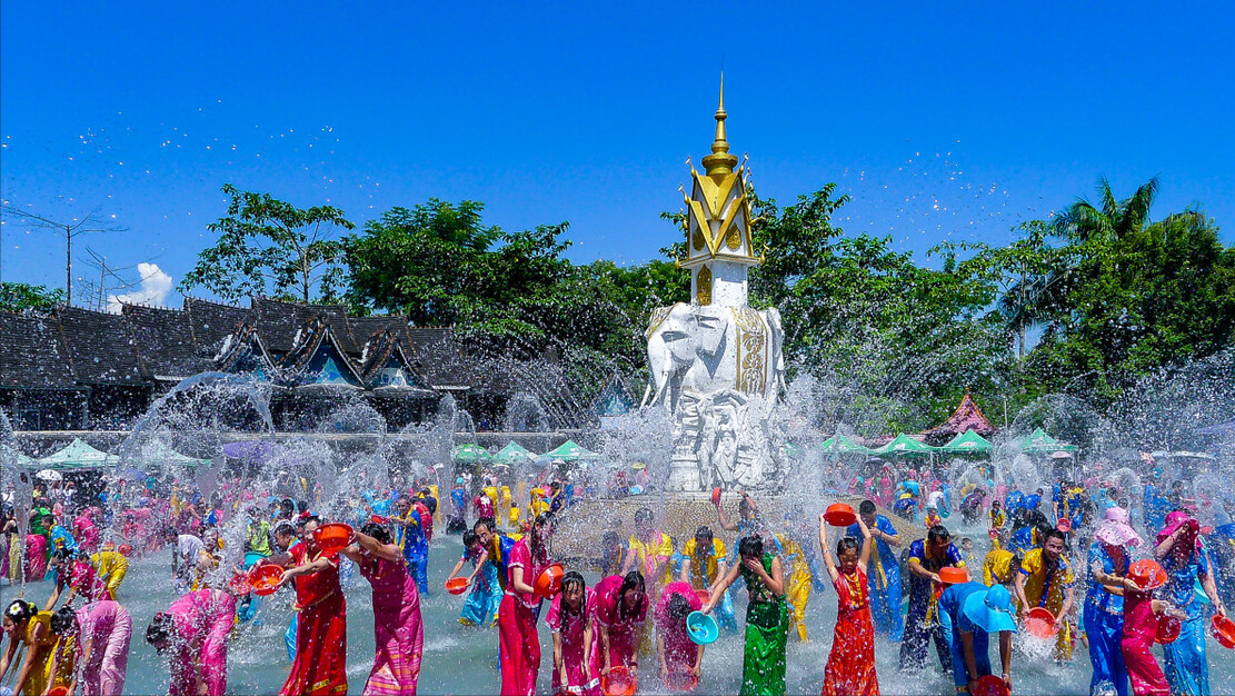 这个4月我们一起去西双版纳,过一次泼水节可好?