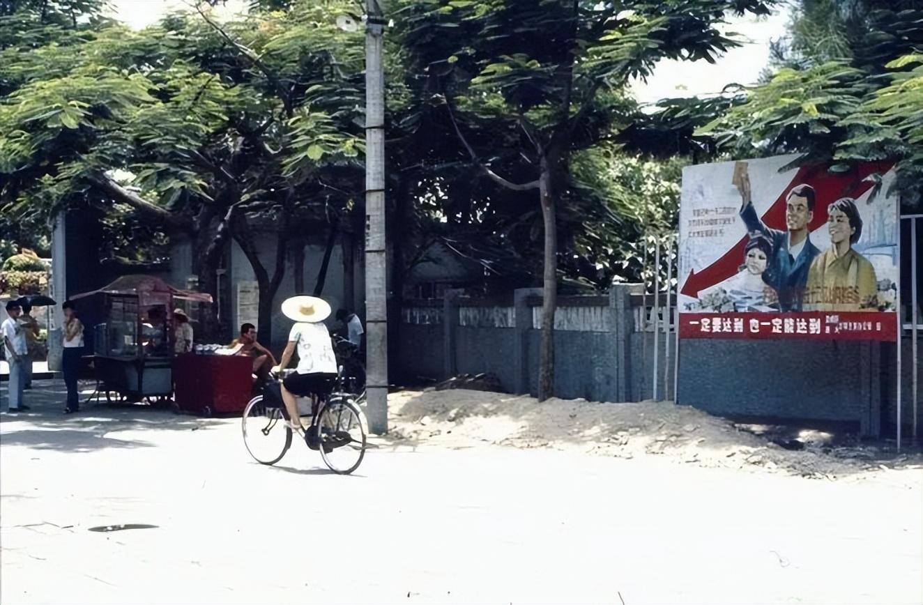 80年代的北京老照片:迷人的街景和日常生活