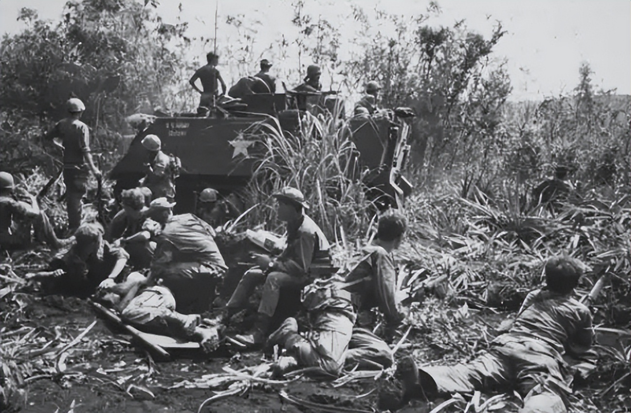 79年中越战争,中国在珍宝岛战役后就已预料危机,邓公出手打破