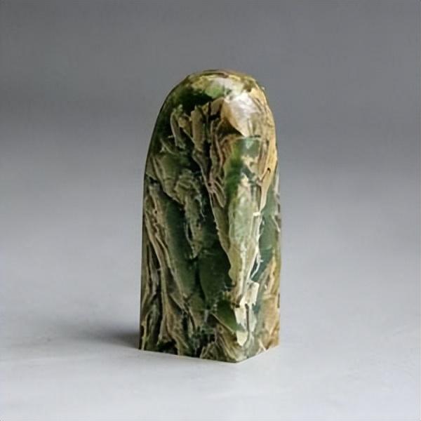 山东济宁一老伯花960元买的石头,没想到竟是绿冻石,卖了900万