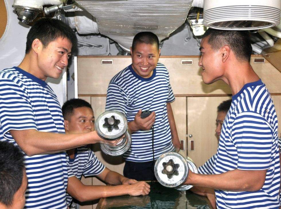 潜艇兵有多苦?晕船失眠,不能洗澡,连呼吸都是受罪!